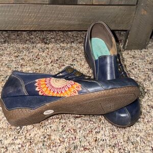 L'Artiste Shoes Womens 41 US 10 Blue Hand Painted Leather Clogs Heels